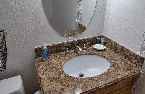 Beautiful 2-Bedroom Condo Near Universal and other Orlando Attractions, King Bed & Wi-Fi - Foto 24