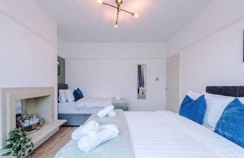 Classic 4 Bedroom House in Wirral with WiFi & Parking Sleeps 9 by PureStay - Foto 29