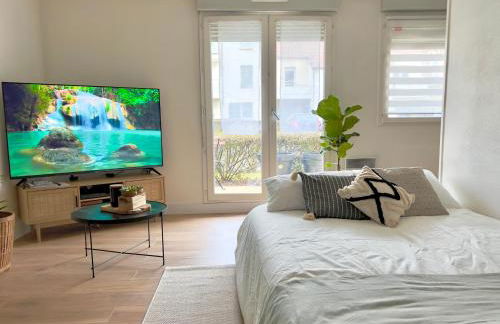 La Voulzie Appartement - Proche centre avec parking privé - Foto 7