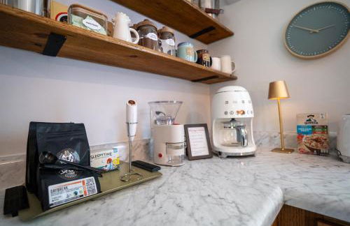 Historic Farm Cottage on 800-Acre Orchard - Foto 46