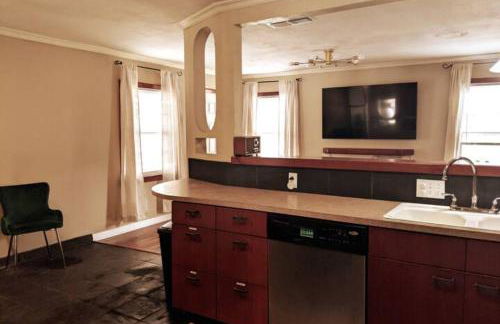 A Rare find - Bright, Warm, Charming Central Austin Home - Photo 11