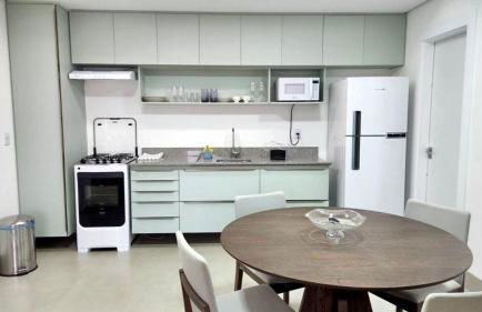 Estúdio com Quarto Privativo, TV e Cama Super King - Foto 23