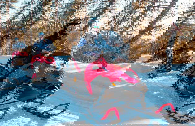 Balade à motoneige et pêche sur glace - Photo 1