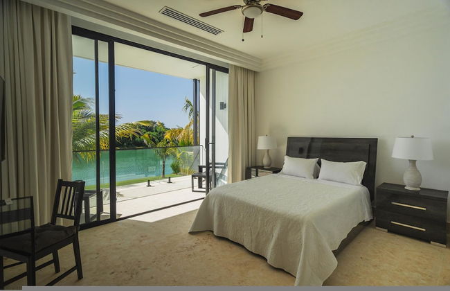 New Lake Front Villa in Golf and Beach Resort - Photo 24