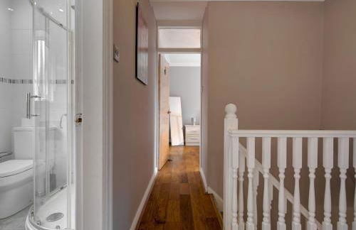 Spacious Heald Green Home with Free Parking - Pass the Keys - Photo 19