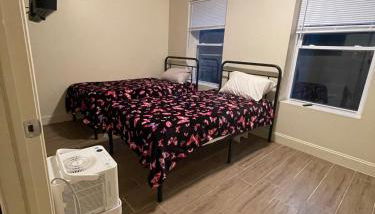 Chic 4 Br, 2Ba Apt in SE DC - Photo 5