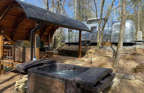 Luxury Airstream w hot tub, king bed, & grill - Foto 32