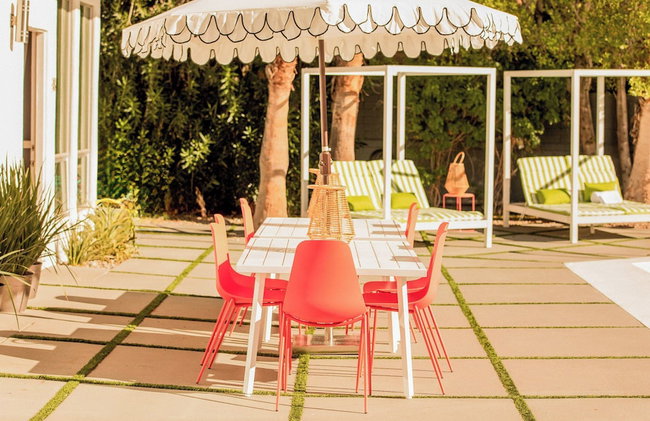 2 Rooms, Sleeps 8 Retro Hotel w/ Pool Wesley King Studio Buyout by Avantstay - Photo 65