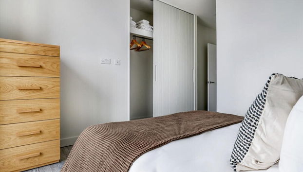 Remarkable 2bed Apartment in London - Photo 5, Room