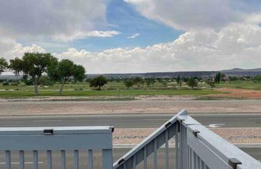 Comfy, contemporary quiet retreat vacation home with views - Foto 36