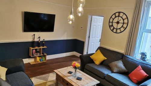 Family Friendly I Pets Welcome I Short Walk to Railway Station I 10min Drive to Safari Park - Foto 3