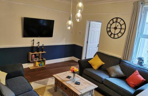 Family Friendly I Pets Welcome I Short Walk to Railway Station I 10min Drive to Safari Park - Foto 3