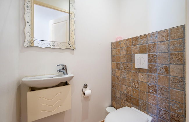 Villa in Montbrun With Pool and Mountain Views - Photo 16