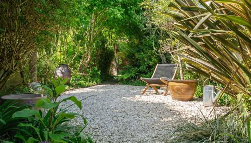 Enchanting 3BR House in Lymington with Garden - Foto 3, Garden, Garden view