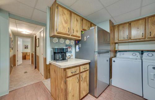 Rose City Cabin with Fire Pit and Lake Access - Foto 7