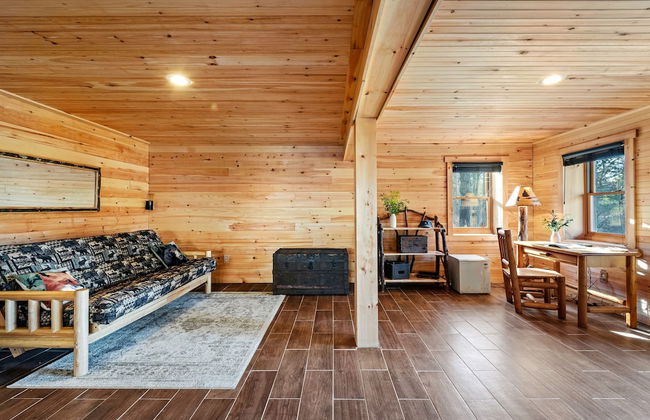 Deer Haven Cabin by Avantstay Waterfront Dock Firepit - Photo 41