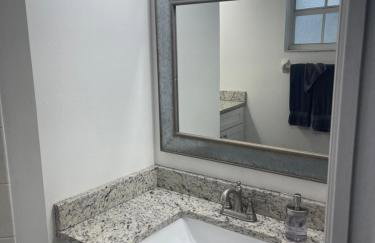 Beautiful Home across the street from Lake June! - Foto 64