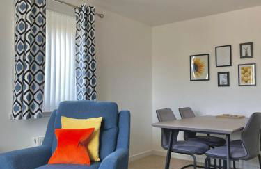 Bright 2-bedroom apartment with parking in Montrose - Photo 3