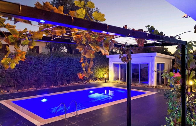 Villa for 9 Guests, Pool, Parking, Walk to Beach - Foto 14