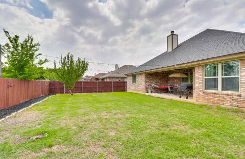 Unwind Fireside! Harker Family Retreat with Yard - Foto 32