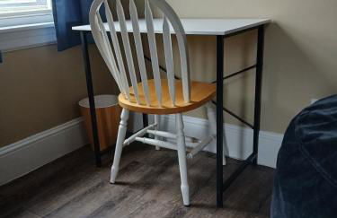 Cozy Urban Retreat - Photo 8