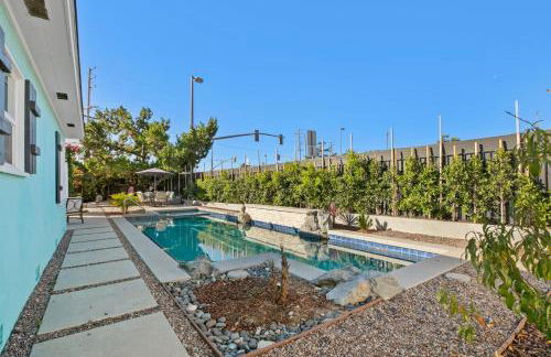 Luxury Pool Oasis- Near Stadium, Tennis and Golf - Photo 31