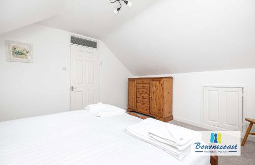 MUDEFORD ESCAPE by BOURNECOAST - A Chalet Bungalow with a Garden - Ideal for Family Getaways - HB9600 - Foto 23