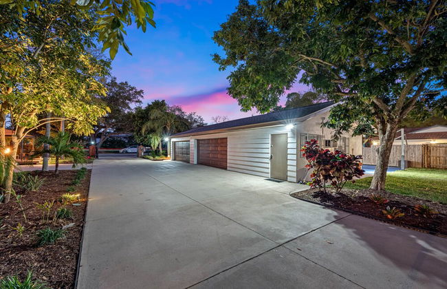 Luxe Largo Retreat: Pool, Games, Basketball & More - Foto 54