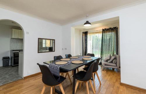 Findon House Spacious 3 bedroom, contractor, relocations friendly,10mins from GATWICK Airport, free parking, WIFI, garden, CRAWLEY - Photo 24