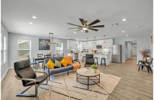 Spacious & Homey 4br/3ba W/amenities Near Downtown - Foto 6