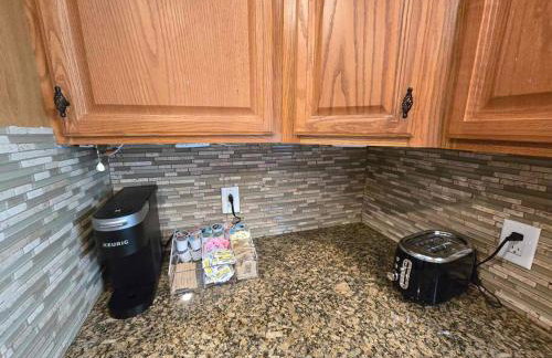 4 bedroom pet friendly grill under 5 min to airport and Choctaw Casino - Foto 6