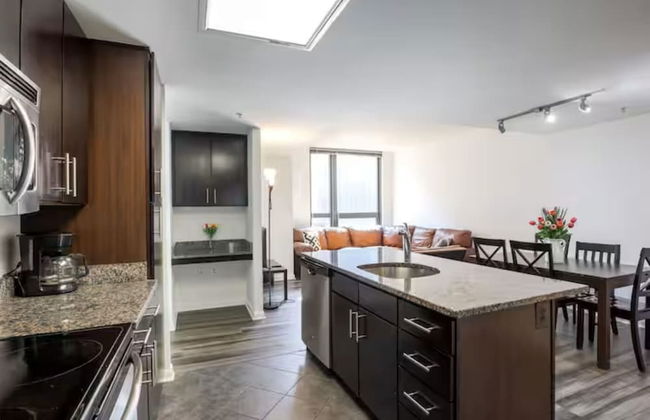 Pentagon Luxe Apartments - Photo 9