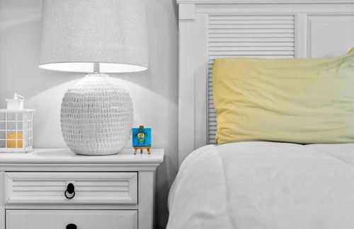 Private Village Home with Heated pool & spa with private front courtyard - Photo 42