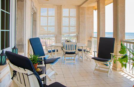 Vistas Increíbles y Confort en 1ª Línea de Playa - Photo 4