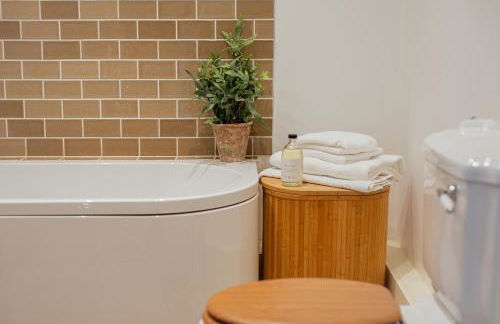 The Dovecote in Seaton, Rutland - Photo 29