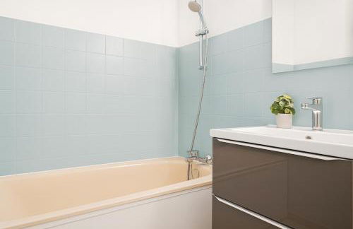 Charmant studio tout équipé à 100m de la plage, clim, terrasse, parking, Wifi, linge de maison inclus - Foto 6