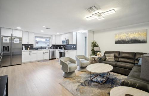 3Bd 2Ba House with Parking Laundry and Large Patio - Foto 15