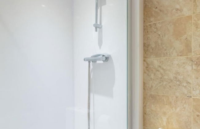 Luxury Central Newcastle Apartment 20 - Photo 15