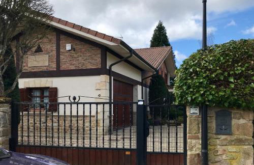 Caserio Arrigorri excelente ubicación jardín con BBQ perfecto para grupos - Foto 53