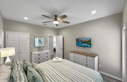 Beachfront 4BR - Tiki Bar, Yard Games, Pet-Friendly - Foto 21