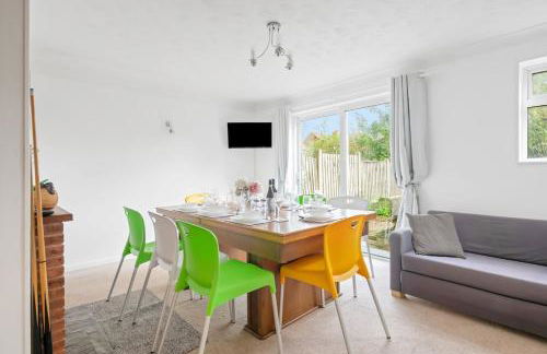 Awesome Games Room House! East Midlands Airport, Donington Park, with FREE parking - Foto 3