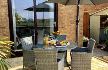 Cinque Ports Snug by Coaste - mins from Sea & Golf Course - Foto 1