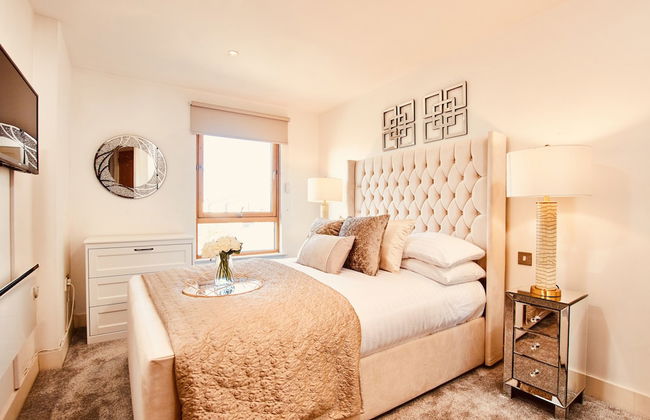 Deluxe City Centre Apt Balcony & View & Free Parking - Photo 2