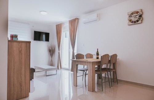 Poolside Hideout Apartments - Photo 32