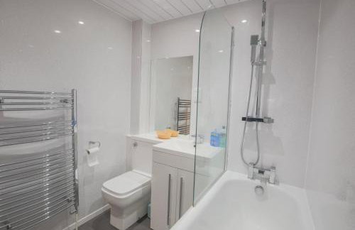 Stylish Modern Newly Built Apartment 15 min From City Centre - Foto 25