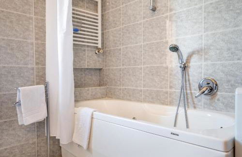 GuestHost - Bright Apartment with Terrace x6 - Foto 16