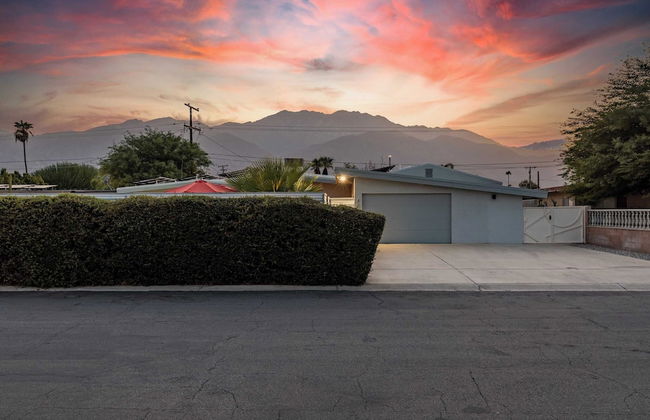 Lloyd by Avantstay Palm Spring Paradise w/ Pool, Large Yard & Table Tennis! Permit#3779 - Foto 45