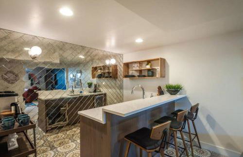 Modern Apartment close to freeway! - Foto 10