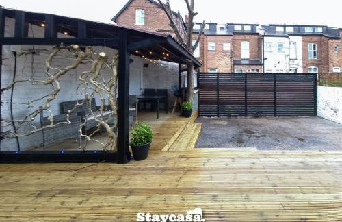 Spacious 6-Bed with Large Patio and Free Parking - Foto 10