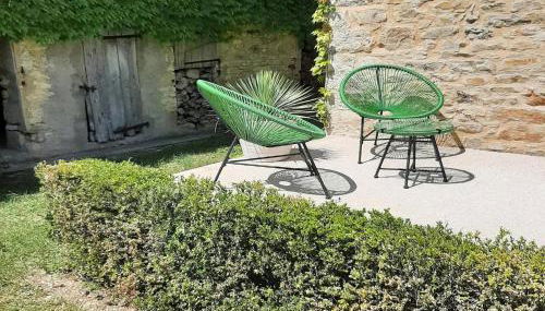 Spacious family home with countryside views - Photo 3